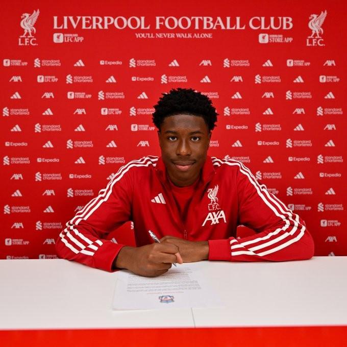 开云体育平台-官方:利物浦与18岁后卫埃罗博马签下首份职业合同